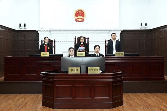 掘金配资 全国首例！董监高承诺增持却一股没买，被判赔偿近80万！